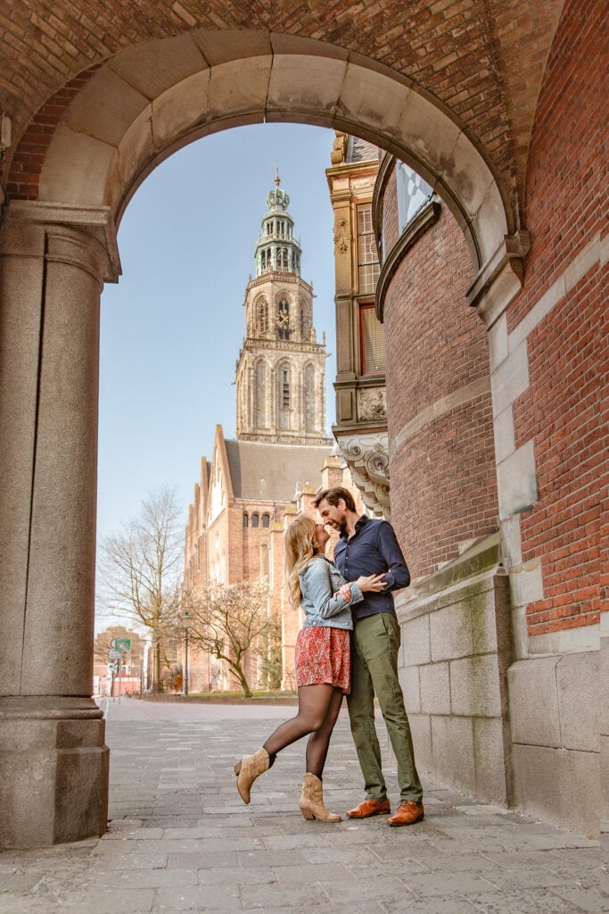 Voorbeeld van een verlovingsshoot in de binnenstad van Groningen.